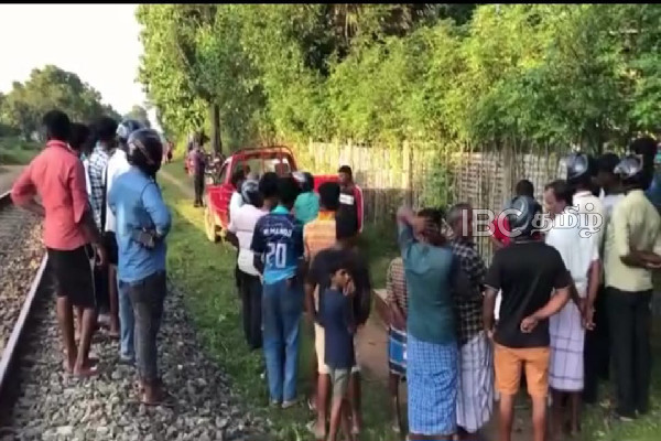 கிளிநொச்சியில் தொடருந்து கடவையை கடக்க முற்பட்ட முதியவருக்கு நேர்ந்த விபரீதம் | Elderly Man Died Hit By A Train In Kilinochchi