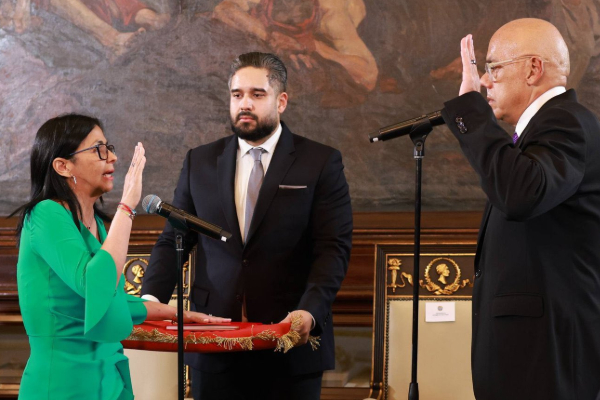 வெனிசூலாவின் இடைக்கால ஜனாதிபதியாக பதவியேற்றார் டெல்சி ரோட்ரிக்ஸ் | Delcy Sworn In As Interim President Of Venezuela