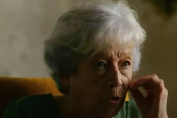 இளைஞரை உயிருடன் கொளுத்திய தாயார்.... அதிரவைத்த பின்னணி: நாடே திரண்டு ஆதரவு