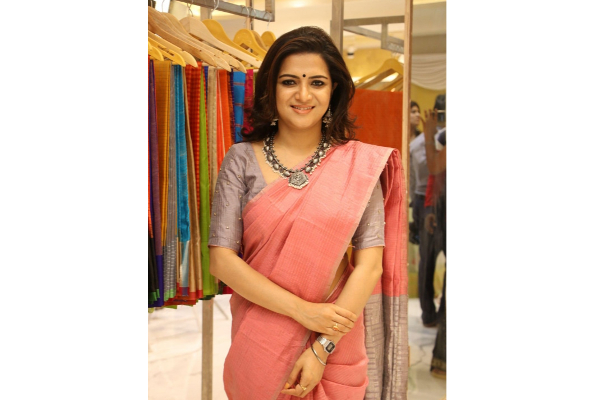 முன்னணி தொகுப்பாளினி டிடியின் சொத்து மதிப்பு எவ்வளவு தெரியுமா? | Anchor Dhivyadarshini Dd Net Worth