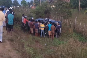 முல்லைத்தீவில் திடீரென ஏற்பட்ட அசம்பாவிதம்... விபத்துகுள்ளான பொலிஸ் வாகனம்!