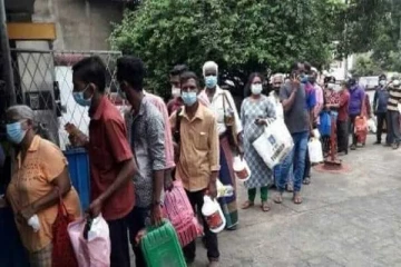 மண்ணெண்ணெய் வாங்க அதிகாலையிலிருந்து நீண்ட வரிசையில் காத்திருந்த மக்கள்