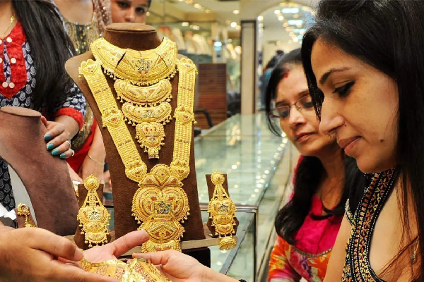 இலங்கை மக்களுக்கு அதிர்ச்சியை ஏற்படுத்திய தங்கத்தின் விலை! | The Price Of Gold Shocked The People Of Sri Lanka
