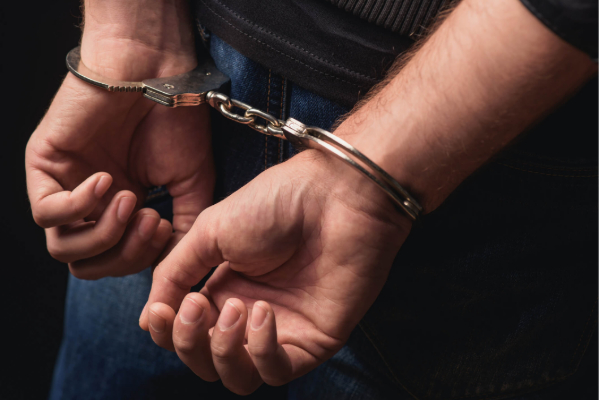 யாழில் பொலிஸாரின் காவலிலிருந்து கைதி ஒருவர் தப்பியோட்டம் | A Prisoner Escaped From Police Custody In Jaffna