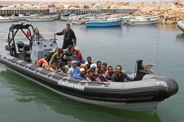 கடற்பரப்பில் கவிழ்ந்து விபத்துக்குள்ளான புலம்பெயர்ந்தோர் படகு: 43 பேர் உயிரிழப்பு!