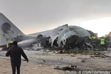 பொலிவியாவில் சரக்கு விமான விபத்து: சாலையில் சிதறிய புதிய கரன்சி நோட்டுகள்