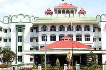 செயற்கை நீர்வீழ்ச்சிகள் உருவாக்கப்பட்டிருந்தால் உரிமம் ரத்து : உயர்நீதிமன்றம் அதிரடி உத்தரவு