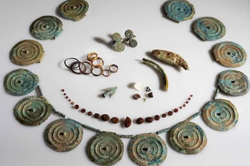 சுவிட்சர்லாந்தில் கேரட் தோட்டத்தில் கிடைத்த விலைமதிப்பில்லாத நகைகள்