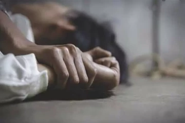 தாய் உடந்தை... சிறுமிக்கு பாலியல் வன்கொடுமை - அடுத்தடுத்து நடந்த கொடூரம்!