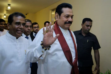 மகிந்தவின் ஓய்வுக்கு முன் பிரதமர் பதவி வேண்டும்! மொட்டுக்கட்சியினர் யோசனை