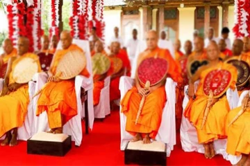 மக்களினால் நிராகரிக்கப்பட்ட தலைவர்கள் விலக வேண்டும்: அஸ்கிரி மற்றும் மல்வத்து பீடாதிபதிகள்