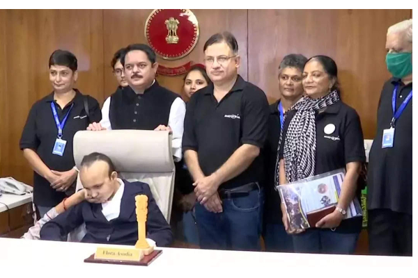 ஒருநாள் கலெக்டரான 11 வயது சிறுமி: நெஞ்சை உருக்கும் உண்மை சம்பவம் | 11 Year Old Become Oneday Collector