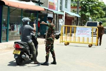 பயணக்கட்டுப்பாட்டை முழுமையாக தளர்த்த ஆராயும் அரசாங்கம் - கடுமையாக எச்சரிக்கும் சுகாதார நிபுணர்கள்