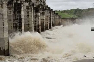 මහ වැස්සට දැදුරුඔයේ වාන් දොරටු හතරක් විවෘත කරයි - තත්ත්පරයට ඝන අඩි 11,100 බැගින් ජලය නිකුත් කරන බව දන්වයි[UPDATE]