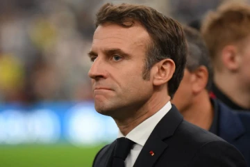 பிரான்ஸ் ஜனாதிபதி மற்றும் பிரதமருக்கு ஏற்பட்ட பரிதாப நிலை!