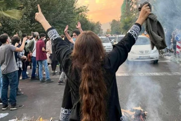 ஈரானில் ஹிஜாப் போராட்டம்: இதுவரை 16 பெண்கள் உட்பட 55 செய்தியாளர்கள் கைது