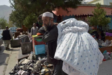 ஆப்கானில்  நெருக்கடி ; உடமைகளை விற்று சாப்பிடும் அவலநிலையில்  மக்கள்!