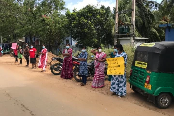 தகமைபாராது சேவைக்கால அடிப்படையில் நியமனம் வழங்குமாறு  சுகாதாரதொண்டர்கள் ஆர்ப்பாட்டம்!