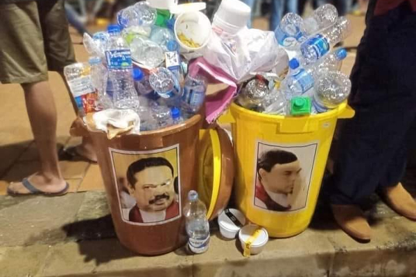 இலங்கையில் இடம்பெறும் போராட்டம் தொடர்பில் ஓர் நெகிழ்ச்சி பதிவு! | Sri Lanka Economic Crisis Galle Face Protest