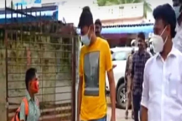 “ஸ்கூல் நேரத்துல வெளியே எங்கடா போற?” -  ஷாக் கொடுத்த அமைச்சர் அன்பில் மகேஷ், உதயநிதி