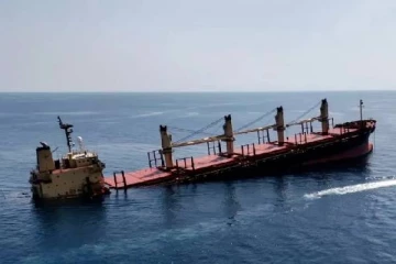 பற்றியெரியும் மத்திய கிழக்கு... செங்கடலில் மூழ்கும் பிரித்தானிய சரக்கு கப்பல்