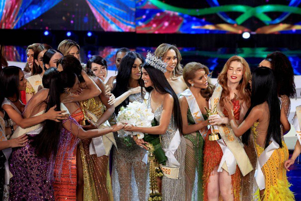 மிஸ் இண்டர்நேஷனல் குயின் அழகிப்பட்டத்தை வென்ற திருநங்கை - குவியும் வாழ்த்துகள் | Fuschia Anne Ravena Wins Miss International Queen