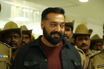 இரண்டு முறை விவாகரத்து செய்த நடிகர் அனுராக் கஷ்யப்பின் மகளா இது? 22 வயது போட்டோ