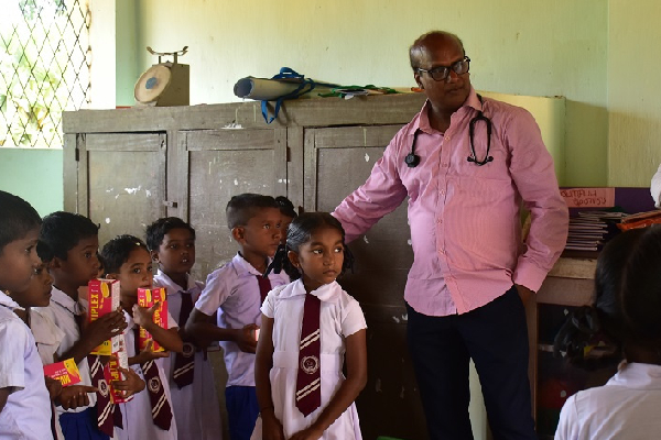 வெளிநாட்டுவாழ் இலங்கை மருத்துவரின் மனிதாபிமானம்! | Humanitarianism A Sri Lankan Doctor Living Abroad