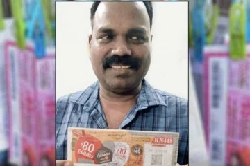 பண கஷ்டத்தில் வாடிய தையல்காரருக்கு அடித்த அதிர்ஷ்டம்..! லொட்டரியால் கிடைத்த மகிழ்ச்சி வாழ்க்கை