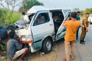 கந்தளாயில் வானுடன் லொறி மோதியதில் பெண்ணொருவர் பலி