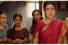 புடவையில் இவ்வளவு அழகாக மூக்குத்தி அம்மன் பட நடிகையா! கண்ணனை பறிக்கும் புகைப்படங்கள் இதோ!