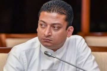 புகையிரத தொழிற்சங்கங்களுக்கு திலும் அமுனுகம கடும் எச்சரிக்கை