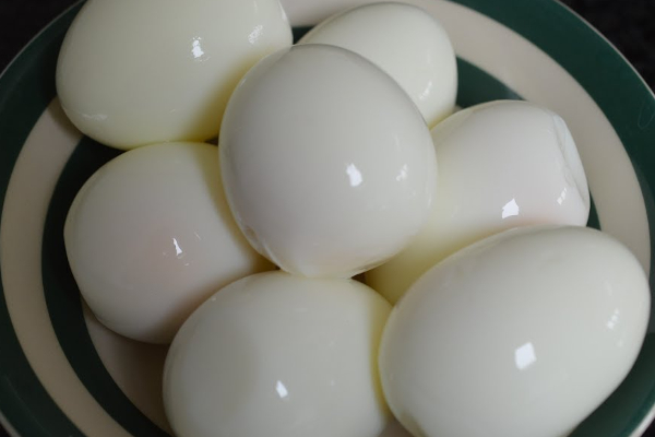 முட்டை உடையாமல் பதமாக வேக வைப்பது எப்படி? அதிகம் வேக வைத்தால் என்ன நடக்கும்? முழுசா தெரிஞ்சிட்டு செய்யுங்க! | How To Boil Egg