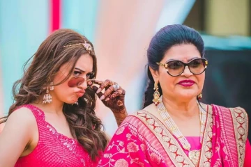 பருவமெய்த ஹார்மோன் ஊசி போட்டாரா ஹன்சிகா? ரகசியம் உடைத்த தாய்!