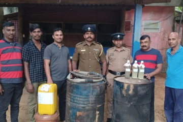 யாழில் சட்டவிரோத மதுபானத்துடன் பெண் ஒருவர் கைது(Photo)