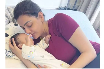 பாகுபலி கட்டப்பா பாணியில் குழந்தையை வைத்து காஜல் அகர்வால் செய்த செயல்! வைரலாகும் புகைப்படம்