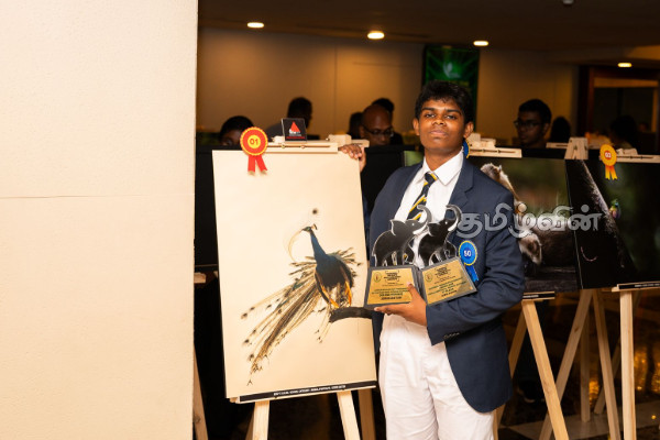 புனித பேதுரு கல்லூரி மாணவனுக்கு சிறந்த இளம் வனவிலங்கு புகைப்படக் கலைஞர் விருது வழங்கி வைப்பு | St Peter Student Young Wildlife Photographer Award