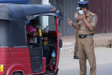 முச்சக்கரவண்டி மேலதிக உதிரிபாகங்கள் அகற்றப்படாது