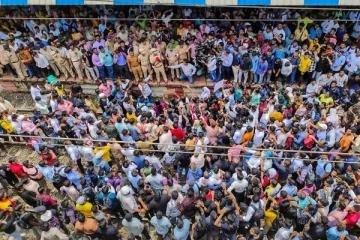 LKG குழந்தைகளுக்கு பாலியல் தொல்லை - போராட்டக்காரர்கள் மீது தடியடி; இணைய சேவை முடக்கம்