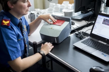 கவனக்குறைவால் கனேடிய பெண் சந்தித்த கசப்பான அனுபவம்