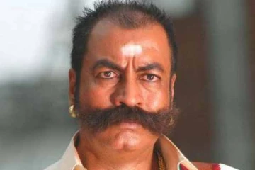 பிரபல வில்லன் நடிகர் பிரதீப் ரவத்தின் மகனா இவர்?- ஹீரோ போல செமயாக உள்ளாரே