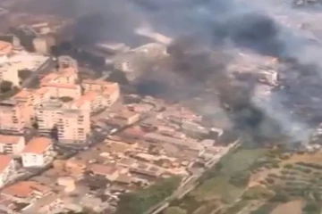 காட்டுத்தீயால் புகை மண்டலமாக மாறிய இத்தாலிய நகரம்!