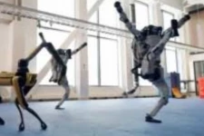 2021 ஆம் ஆண்டை வரவேற்கும் ரோபோ டான்ஸ்- வைராலாகும் வீடியோ