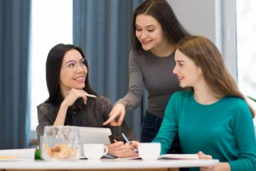 பெண் பணியாளர்களுக்கு ஊதியத்துடன் மாதவிடாய் விடுப்பு; மகிழ்ச்சியில் ஊழியர்கள்