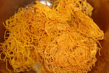 சுடச்சுட சுவையான கார மிக்ச‌ர் செய்வது எப்படி?