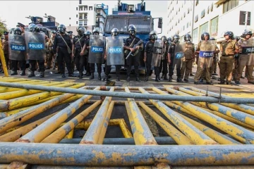இலங்கையில்  அதிரடியாக ஊரடங்குக்கு  உத்தரவிட்ட பிரதமர் ரணில்; கொந்தளிக்கும் மக்கள்