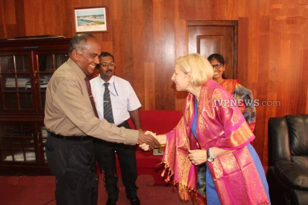 மன்னாரிற்கு விஜயம் மேற்கொண்ட இலங்கைக்கான பிரித்தானிய முக்கியஸ்தர்! | British Ambassdor For Sri Lanka Visited Mannar