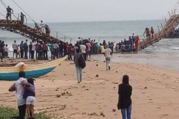 மாத்தறையில் திடீரென உடைந்த பாலம்...அதிர்ச்சியில் மக்கள் | Suddenly Broken Bridge In Matara People In Shock