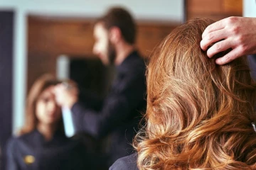 சலூன்களில் கொரோனா வைரஸ் பரவுவதை தடுக்க இலங்கையரின் புதிய முயற்சி