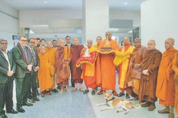 ජය ශ්‍රී මහා බෝධීන් වහ­න්සේගේ අංකු­රය සහ ශ්‍රී සර්වඥ ධාතූන් අමෙරිකාවට වැඩම කෙරේ